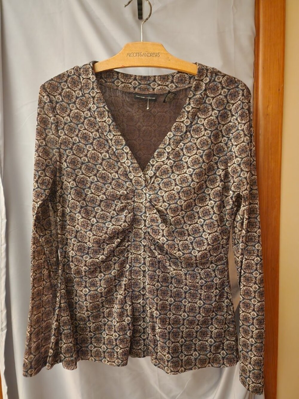 New York & Company Women’s Large Brown Medallion Print Twist Front Top